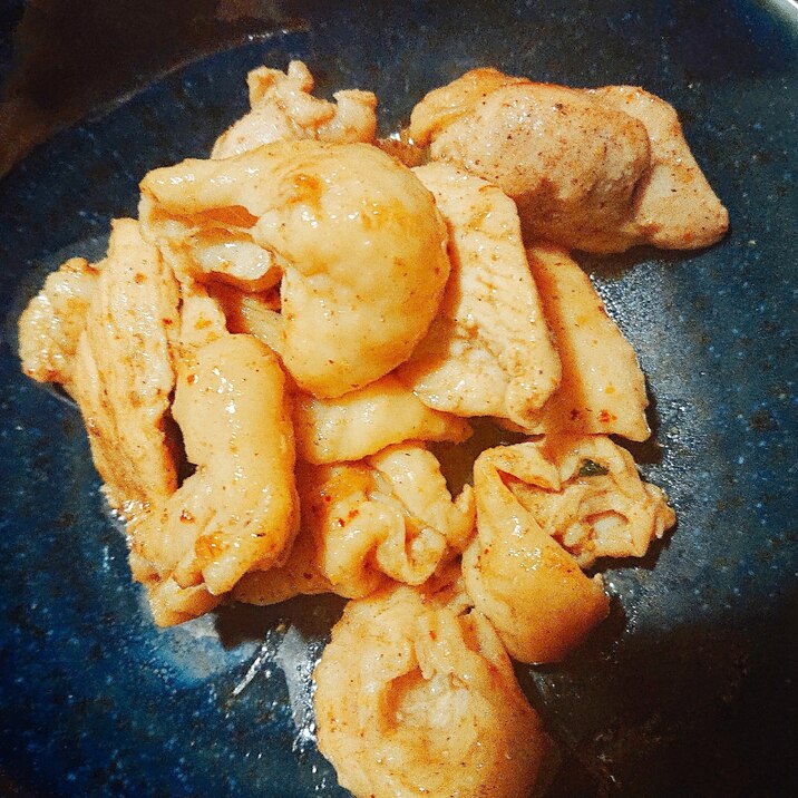 鶏皮でピリ辛マヨ炒め